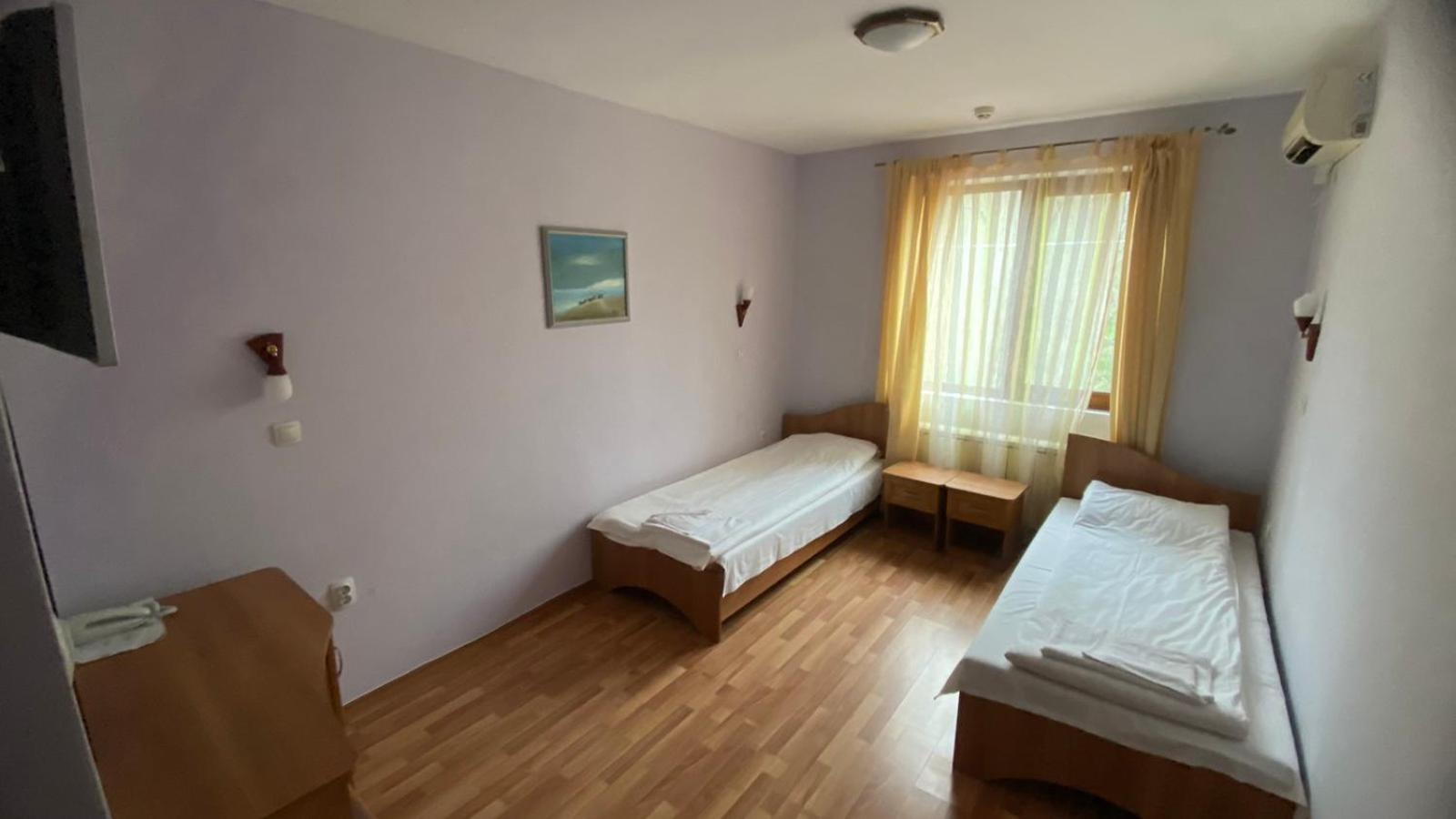 Srem Хотел Галина Палас מראה חיצוני תמונה